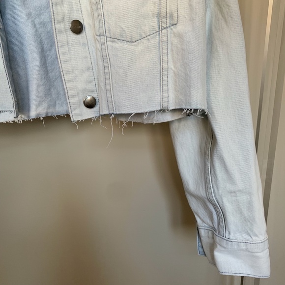 FRAME Ultra Crop Denim Jacket - Picture 7 of 14